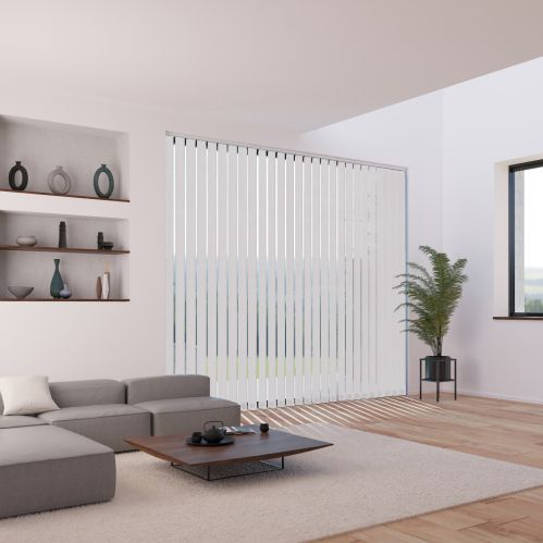 Ambiance store avec lamelles verticales 89mm Screen blanc sans chainette pour store californien